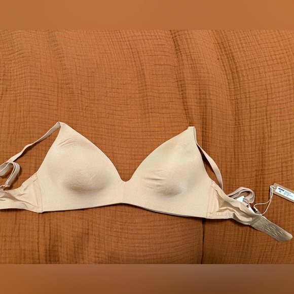 SKIMS Smooth Nude Bralette - Picture 4 of 5